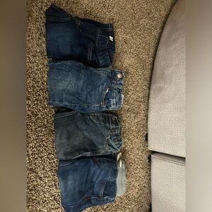 4 pair of toddler jeans,size 2T.  The brands are: Levi’s, old navy, A&E,Cat&Jack